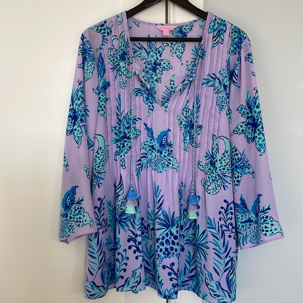 Lily Pulitzer long top size XL.